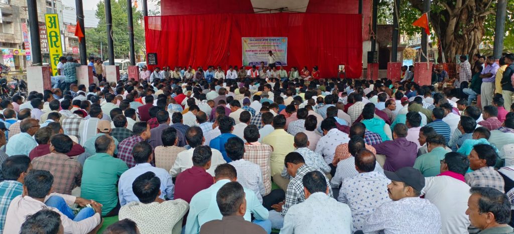 महासमुंद : धान खरीदी से पहले अनिश्चितकालीन हड़ताल पर सहकारी समिति कर्मचारी